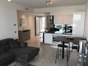 Smart TV - Stylish maritime apartment three-sided terrace dream in the nature reserve (Aprilia Marittima)