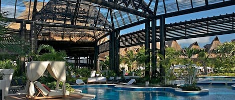 Outdoor pool, a heated pool