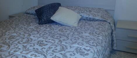 1 chambre, chambres insonorisées, fer et planche à repasser