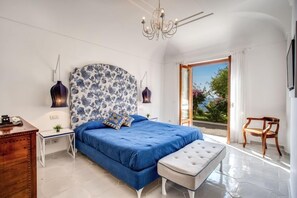 8 bedrooms, bed sheets