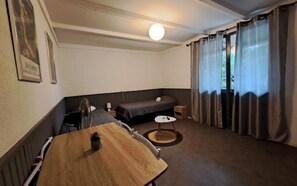 1 bedroom, bed sheets