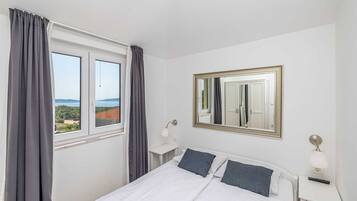 2 bedrooms, in-room safe, WiFi, bed sheets