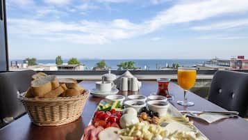 Standard Triple Room | Minibar, in-room safe, desk, blackout drapes