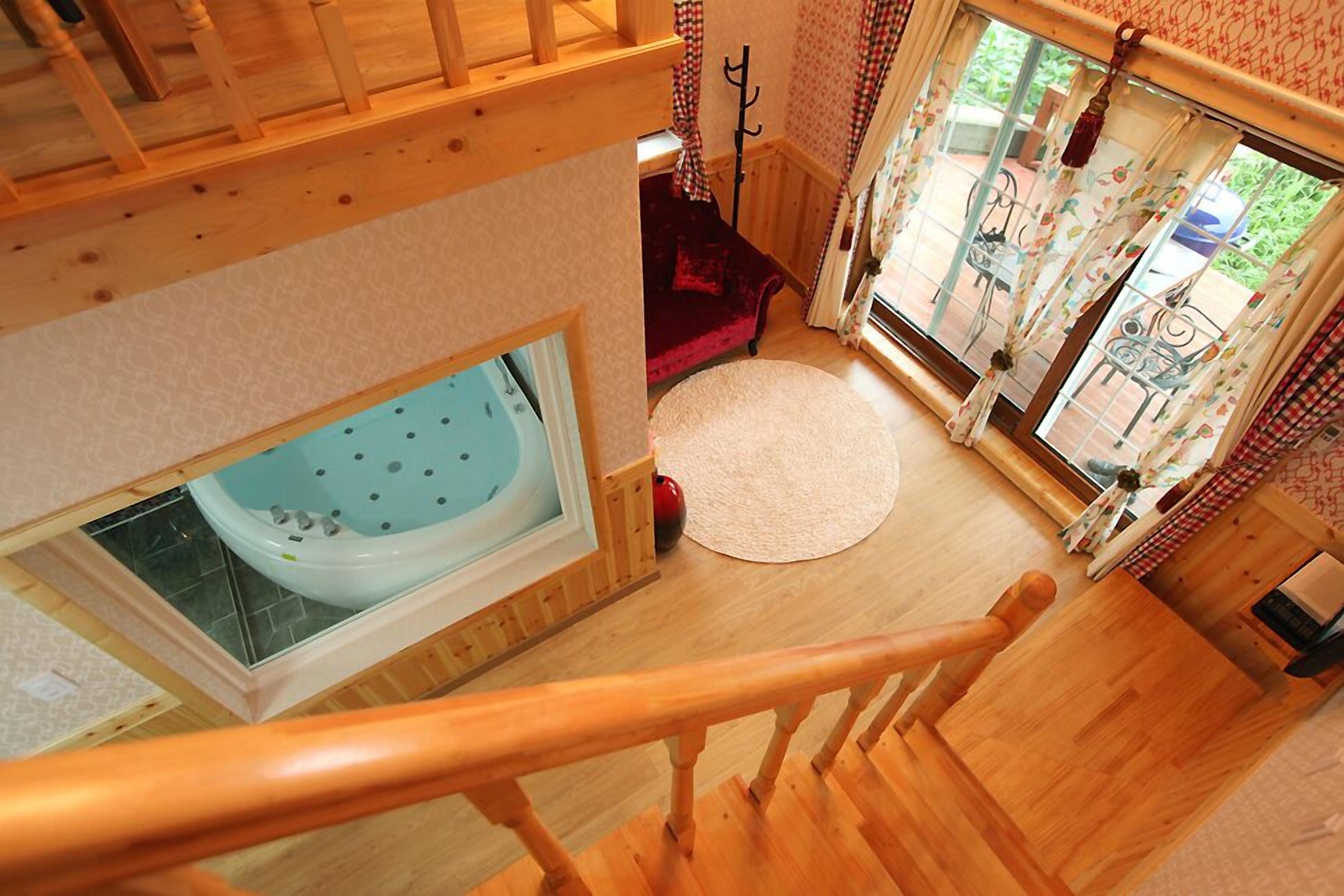 Duplex, Jetted Tub (17 PY Bubble Spa Room) | Living area | Flat-screen TV