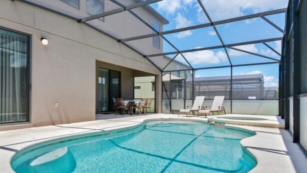 Stadtwohnung, 6 Schlafzimmer | Innenpool | Außenpool, Liegestühle