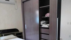 واي فاي مجانًا وملاءات أسرّة