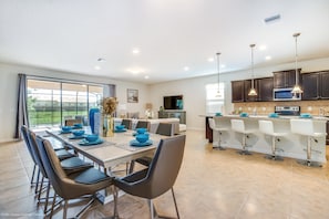 House, Multiple Beds | In-room dining