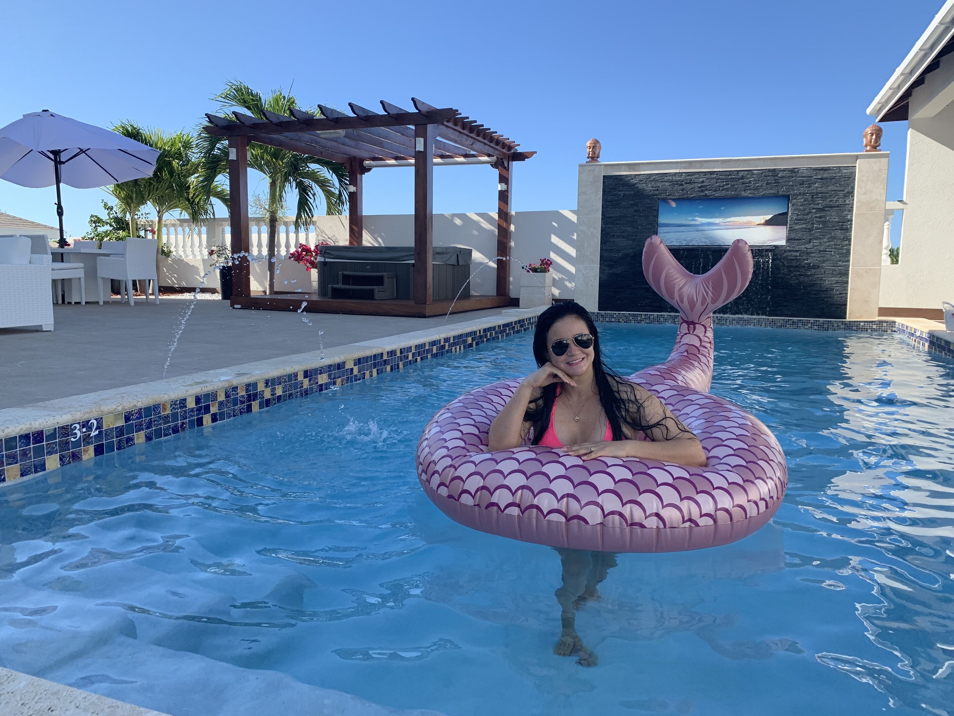 Alberca al aire libre y alberca climatizada