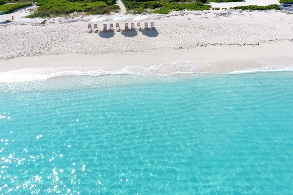 Beach nearby, sun loungers, beach towels
