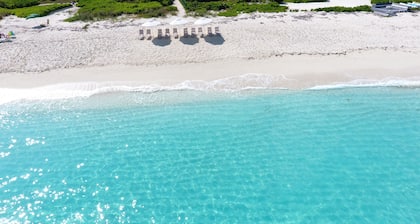 The White House TCI and Kenard Cruises Luxury Yacht charter vacation Package