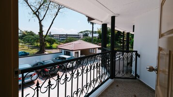 Quarto casal luxo, sacada, vista para o jardim | Sacada