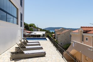 Outdoor pool, a heated pool - Seaside Luxury Apartment in quiet area, 25 min fr Split Airport (Vinišće)