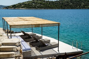 Property grounds - Seaside Luxury Apartment in quiet area, 25 min fr Split Airport (Vinišće)