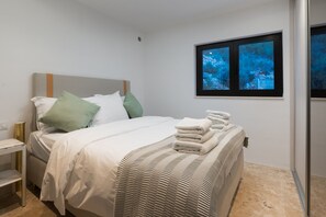 3 bedrooms, in-room safe, iron/ironing board, WiFi