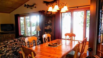 House, Multiple Beds, Kitchen | In-room dining