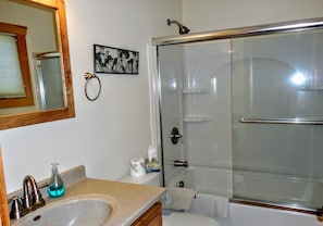 House, Multiple Beds, Kitchen | Bathroom | Combined shower/tub - Water's Edge (Woodruff)