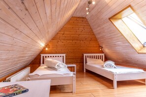 2 bedrooms, travel crib, free WiFi