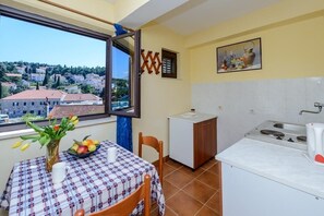 Fridge, electric kettle, cookware/dishes/utensils - Apartment in Cavtat with Seaview, Balcony, Air condition, WIFI (3686-2) (Cavtat)