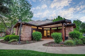 Exterior - 302 LaFave-Luxury Home at Zion: The Gallery House (Springdale)