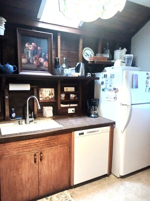 Fridge, microwave, oven, stovetop - Santa Cruz Cottage w/Ocean View-close to Boardwalk (Santa Cruz)