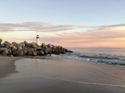 Santa Cruz Cottage w/Ocean View-close to Boardwalk