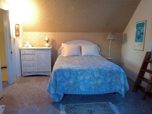 3 bedrooms, iron/ironing board, WiFi, bed sheets - Santa Cruz Cottage w/Ocean View-close to Boardwalk (Santa Cruz)