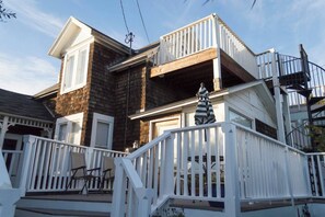 Exterior - Santa Cruz Cottage w/Ocean View-close to Boardwalk (Santa Cruz)