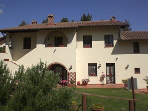 Exterior - FARM HOLIDAY- SWIMMING POOL -Apartment 3 pers.  (La Serra)