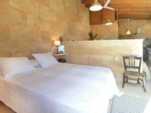 Iron/ironing board, Internet, bed sheets