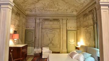 4 habitaciones, tabla de planchar con plancha, cuna de viaje y wifi