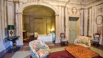 4 habitaciones, tabla de planchar con plancha, cuna de viaje y wifi