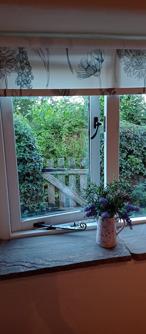 Interior - Beautifully converted stone barn with lovely views of the Welsh Borders (Monmouth)