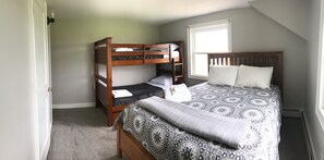 3 bedrooms, iron/ironing board, WiFi, bed sheets