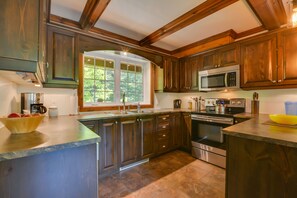 ثلاجة، ميكروويف، فرن، موقد طهي مسطح