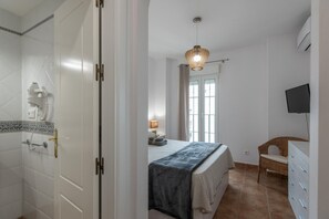 1 slaapkamer, een strijkplank/strijkijzer, gratis wifi, beddengoed