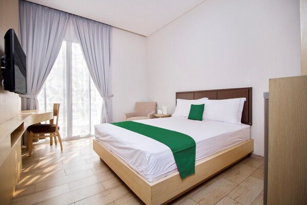 Desk, laptop workspace, soundproofing, free WiFi