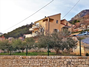 Exterior - Holiday House App Grace with pool and view in Klis (Klis)