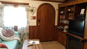 Smart TV, fireplace, DVD player, video library