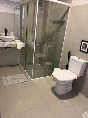 Shower, free toiletries, hair dryer, towels - Pousada Praia Pajuçara (Maceió)