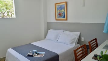 Phòng đôi Deluxe, 1 giường đôi | Minibar, trang trí khác biệt, trang bị nội thất với thiết kế riêng biệt