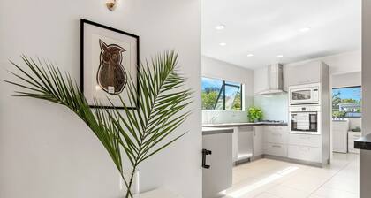 5 Minutes Walk to Matakana Village, 5 Minute Drive to Omaha Beach