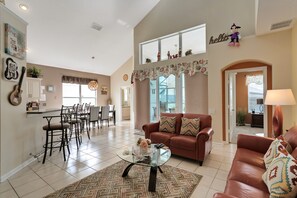 Villa, 6 Bedrooms | Living area