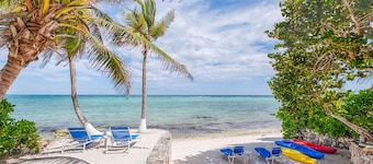 Elegant South Akumal 5 bedroom Beachfront Villa, Perfect Family Vacation!