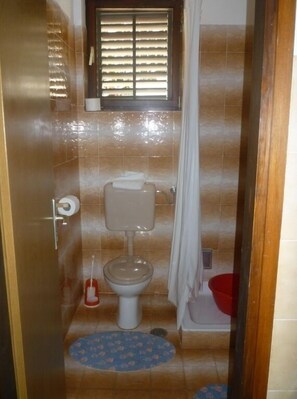Shower, towels