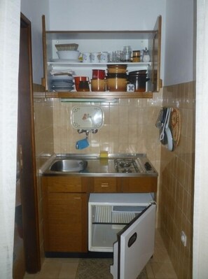 Cookware/dishes/utensils - Apartment in Pisak with Seaview, Terrace, Air condition, WIFI (4722-1) (Pisak)