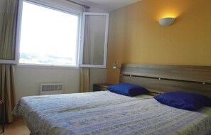 3 bedrooms, internet - Stunning home in Cruzy (Cruzy)