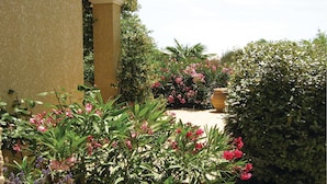 Unclassified image, 3 of 37, button - Stunning home in Cruzy (Cruzy)