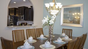 House, 6 Bedrooms | In-room dining