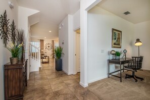House, 6 Bedrooms | Hallway