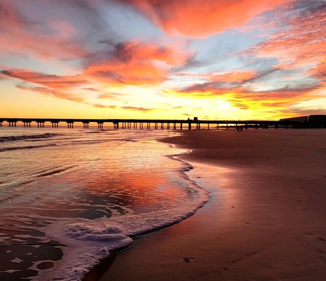 Beach nearby, sun-loungers, beach towels